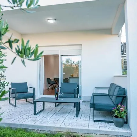Apartament Dino *